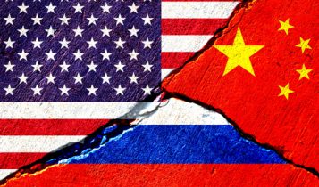 أعلام الصين وروسيا والولايات المتحدة 